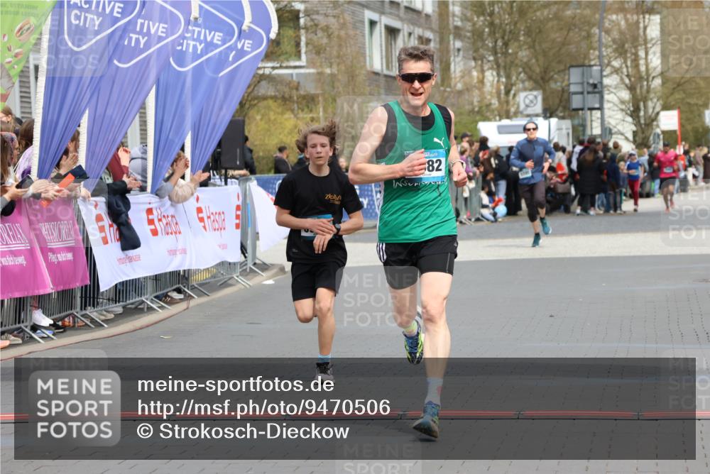 12.04.2026 - 45. Internationalen Wilhelmsburger Insellauf Strokosch-Dieckow http://msf.ph/oto/9470506 12.04.2026 12:51:40 Ziel 4282, 3982, 3925 meine-sportfotos.de
