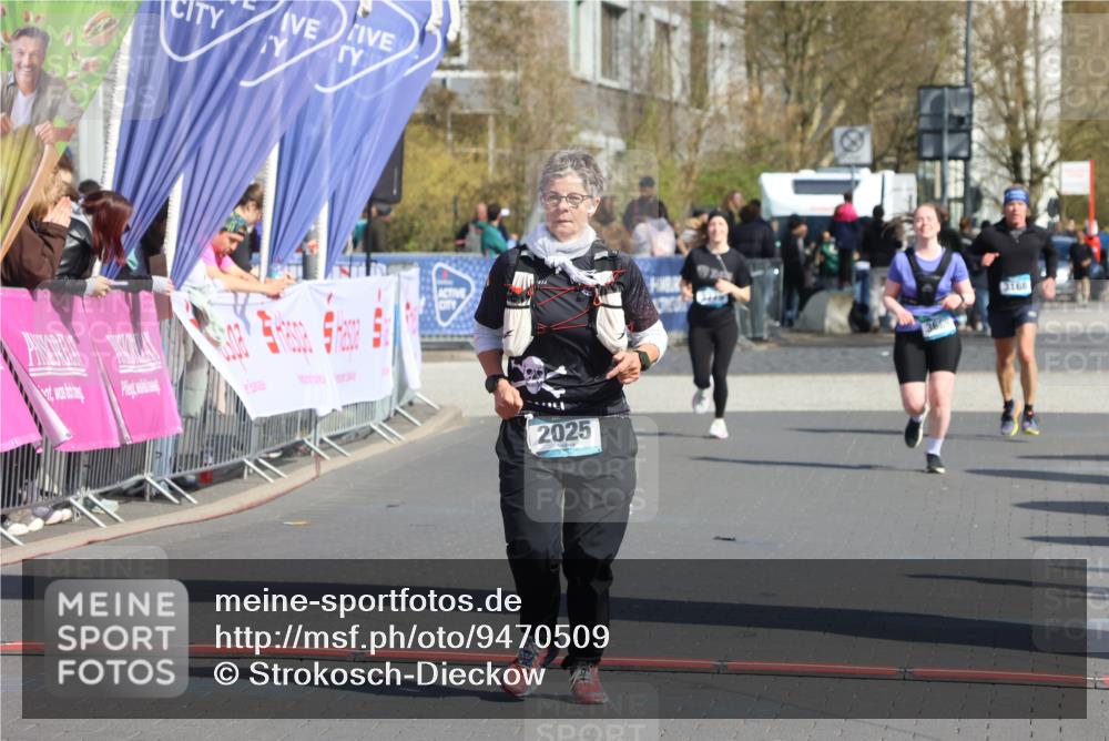 12.04.2026 - 45. Internationalen Wilhelmsburger Insellauf Strokosch-Dieckow http://msf.ph/oto/9470509 12.04.2026 11:25:55 Ziel 2025, 2542 meine-sportfotos.de