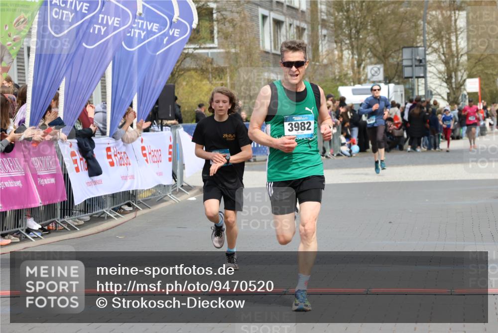 12.04.2026 - 45. Internationalen Wilhelmsburger Insellauf Strokosch-Dieckow http://msf.ph/oto/9470520 12.04.2026 12:51:40 Ziel 4282, 3982, 3925 meine-sportfotos.de