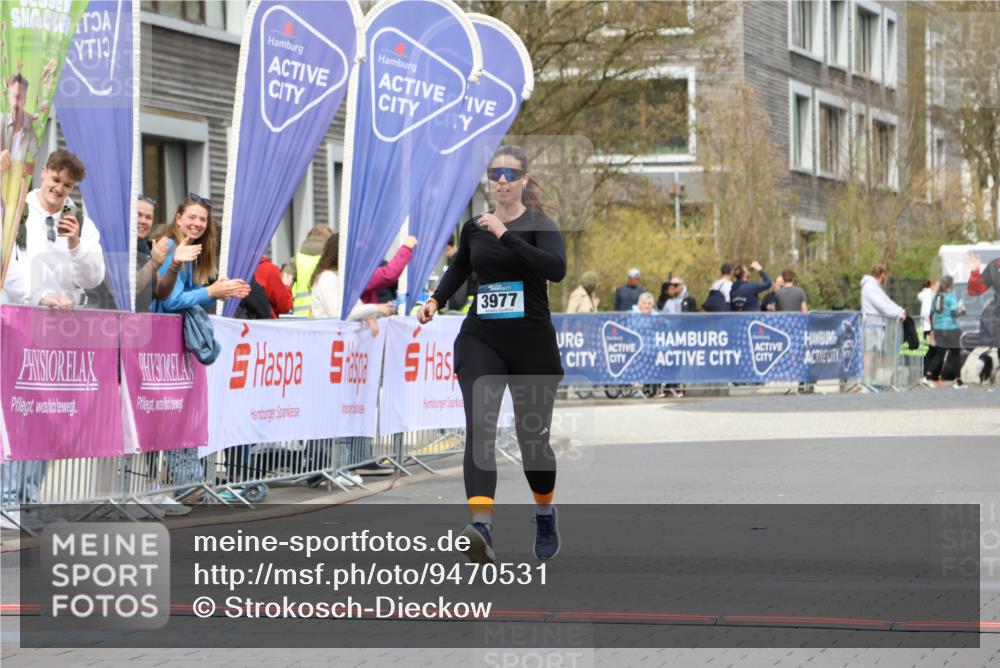 12.04.2026 - 45. Internationalen Wilhelmsburger Insellauf Strokosch-Dieckow http://msf.ph/oto/9470531 12.04.2026 13:39:16 Ziel 3977 meine-sportfotos.de