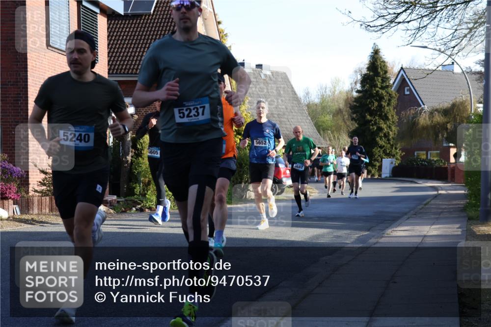 12.04.2026 - 45. Internationalen Wilhelmsburger Insellauf Yannick Fuchs http://msf.ph/oto/9470537 12.04.2026 08:54:54 Laufen 5240, 4605, 5237, 5652, 3682 meine-sportfotos.de