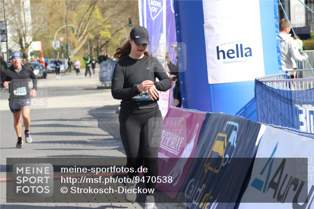 12.04.2026 - 45. Internationalen Wilhelmsburger Insellauf Strokosch-Dieckow http://msf.ph/oto/9470538 12.04.2026 11:25:59 Ziel 2025, 2542, 3168, 3775 meine-sportfotos.de