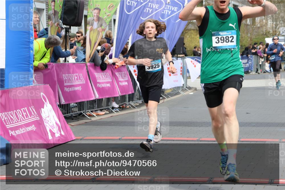 12.04.2026 - 45. Internationalen Wilhelmsburger Insellauf Strokosch-Dieckow http://msf.ph/oto/9470566 12.04.2026 12:51:41 Ziel 4282, 3982, 3925 meine-sportfotos.de