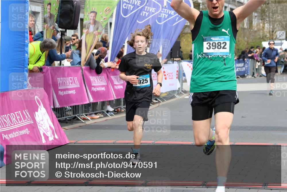 12.04.2026 - 45. Internationalen Wilhelmsburger Insellauf Strokosch-Dieckow http://msf.ph/oto/9470591 12.04.2026 12:51:41 Ziel 4282, 3982, 3925 meine-sportfotos.de
