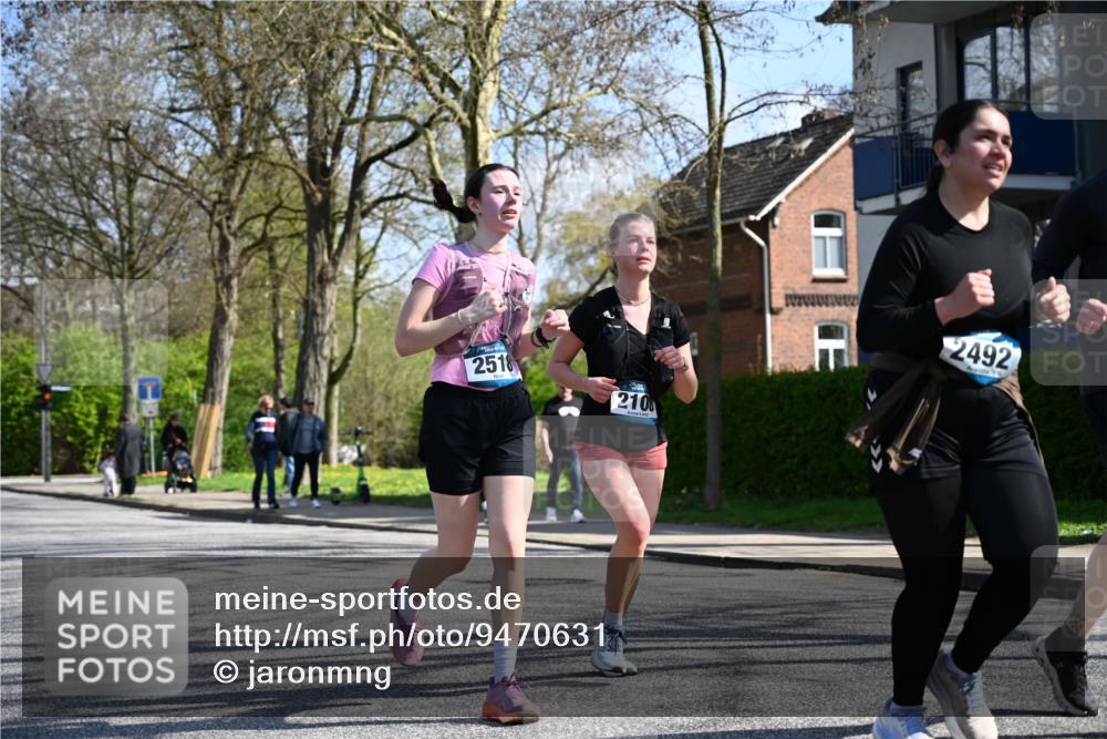 12.04.2026 - 45. Internationalen Wilhelmsburger Insellauf J. Mangold http://msf.ph/oto/9470631 12.04.2026 11:21:39 Ziel 3537, 3205, 2588, 2518, 2108, 2492, 2466, 4699, 2146, 4813, 2146, 4813, 3579 meine-sportfotos.de
