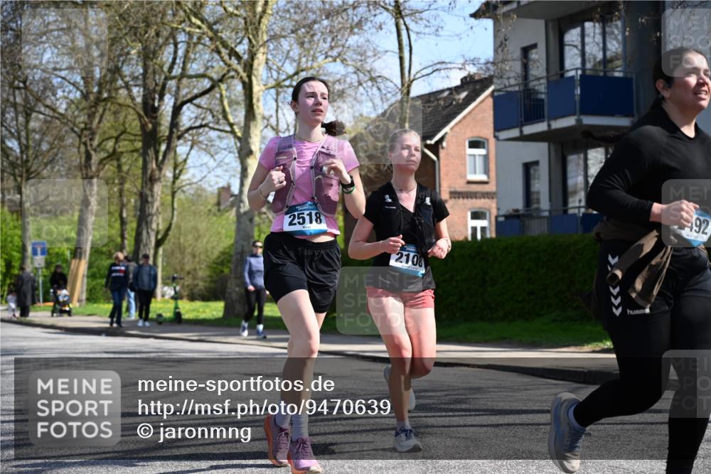 12.04.2026 - 45. Internationalen Wilhelmsburger Insellauf J. Mangold http://msf.ph/oto/9470639 12.04.2026 11:21:39 Ziel 3537, 3205, 2588, 2518, 2108, 2492, 2466, 4699, 2146, 4813, 2146, 4813, 3579 meine-sportfotos.de