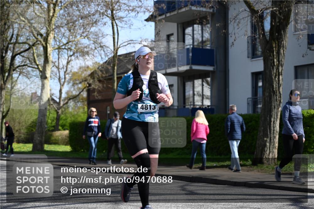12.04.2026 - 45. Internationalen Wilhelmsburger Insellauf J. Mangold http://msf.ph/oto/9470688 12.04.2026 11:21:52 Ziel 2518, 2108, 2492, 2466, 4699, 2146, 4813, 3579, 3579 meine-sportfotos.de