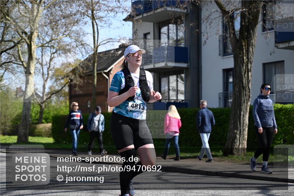12.04.2026 - 45. Internationalen Wilhelmsburger Insellauf J. Mangold http://msf.ph/oto/9470692 12.04.2026 11:21:52 Ziel 2518, 2108, 2492, 2466, 4699, 2146, 4813, 3579, 3579 meine-sportfotos.de