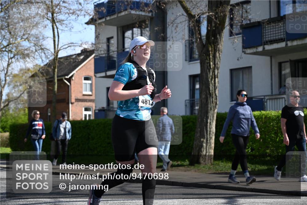 12.04.2026 - 45. Internationalen Wilhelmsburger Insellauf J. Mangold http://msf.ph/oto/9470698 12.04.2026 11:21:52 Ziel 2518, 2108, 2492, 2466, 4699, 2146, 4813, 3579, 3579 meine-sportfotos.de