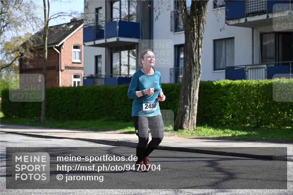 12.04.2026 - 45. Internationalen Wilhelmsburger Insellauf J. Mangold http://msf.ph/oto/9470704 12.04.2026 11:22:47 Ziel 2450, 2928, 2929, 5253, 5253, 3273 meine-sportfotos.de