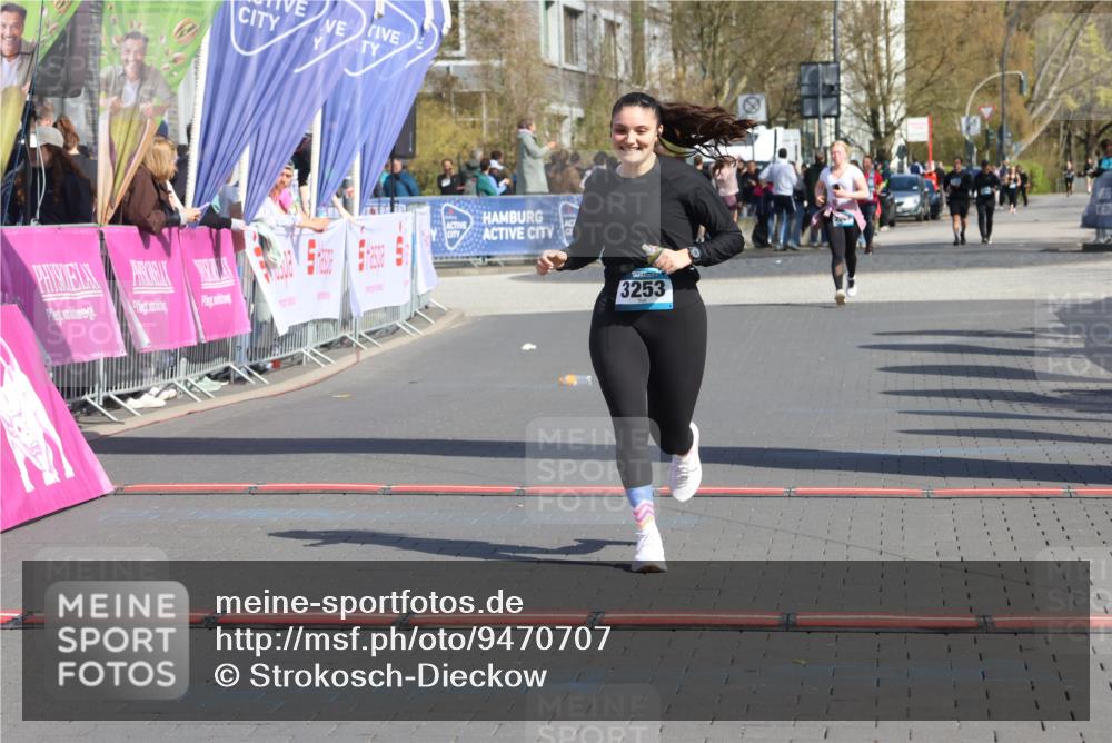 12.04.2026 - 45. Internationalen Wilhelmsburger Insellauf Strokosch-Dieckow http://msf.ph/oto/9470707 12.04.2026 11:26:26 Ziel 3253 meine-sportfotos.de