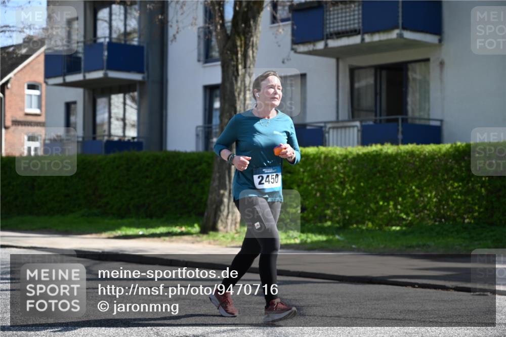 12.04.2026 - 45. Internationalen Wilhelmsburger Insellauf J. Mangold http://msf.ph/oto/9470716 12.04.2026 11:22:47 Ziel 2450, 2928, 2929, 5253, 5253, 3273 meine-sportfotos.de