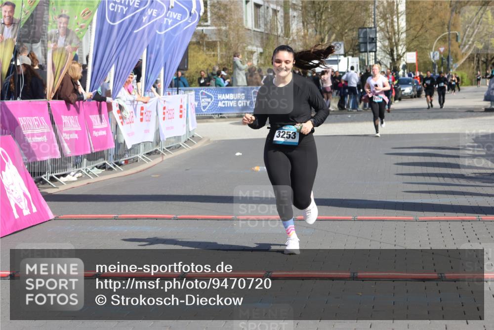 12.04.2026 - 45. Internationalen Wilhelmsburger Insellauf Strokosch-Dieckow http://msf.ph/oto/9470720 12.04.2026 11:26:26 Ziel 3253 meine-sportfotos.de