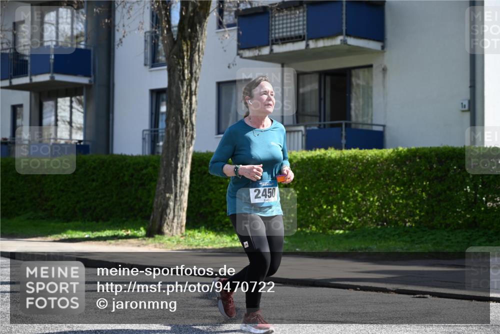 12.04.2026 - 45. Internationalen Wilhelmsburger Insellauf J. Mangold http://msf.ph/oto/9470722 12.04.2026 11:22:47 Ziel 2450, 2928, 2929, 5253, 5253, 3273 meine-sportfotos.de