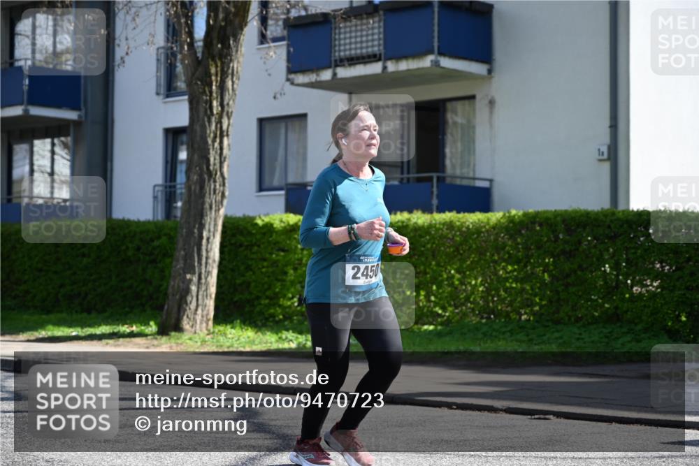 12.04.2026 - 45. Internationalen Wilhelmsburger Insellauf J. Mangold http://msf.ph/oto/9470723 12.04.2026 11:22:47 Ziel 2450, 2928, 2929, 5253, 5253, 3273 meine-sportfotos.de
