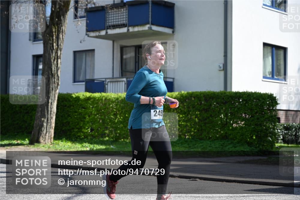 12.04.2026 - 45. Internationalen Wilhelmsburger Insellauf J. Mangold http://msf.ph/oto/9470729 12.04.2026 11:22:47 Ziel 2450, 2928, 2929, 5253, 5253, 3273 meine-sportfotos.de