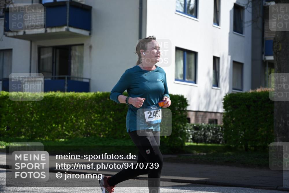 12.04.2026 - 45. Internationalen Wilhelmsburger Insellauf J. Mangold http://msf.ph/oto/9470739 12.04.2026 11:22:48 Ziel 2450, 2928, 2929, 5253, 3273 meine-sportfotos.de