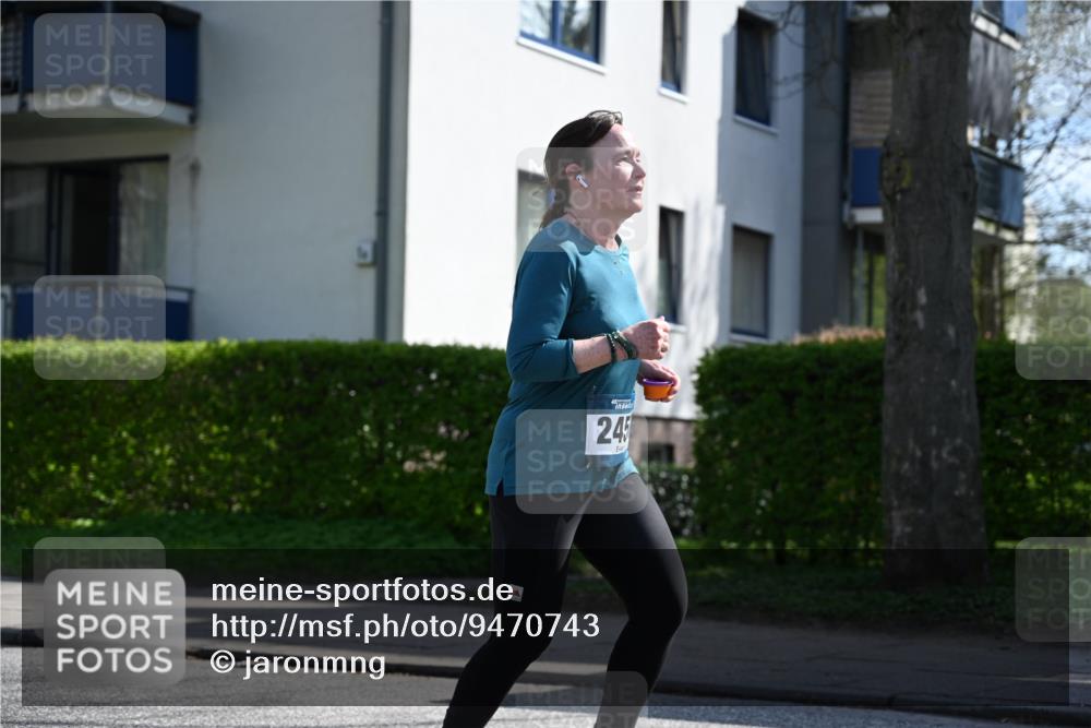 12.04.2026 - 45. Internationalen Wilhelmsburger Insellauf J. Mangold http://msf.ph/oto/9470743 12.04.2026 11:22:48 Ziel 2450, 2928, 2929, 5253, 3273 meine-sportfotos.de
