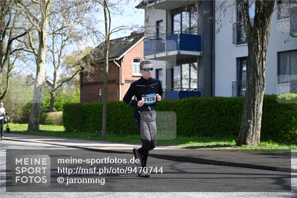 12.04.2026 - 45. Internationalen Wilhelmsburger Insellauf J. Mangold http://msf.ph/oto/9470744 12.04.2026 11:22:56 Ziel 2450, 2928, 2929, 5253, 3273, 2556, 2555, 5583 meine-sportfotos.de