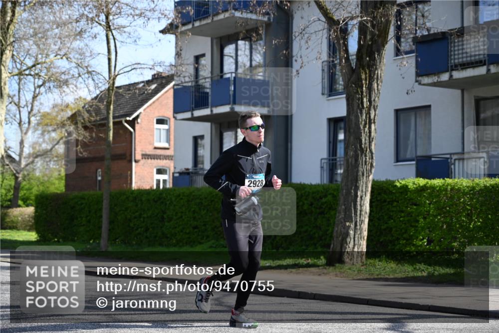 12.04.2026 - 45. Internationalen Wilhelmsburger Insellauf J. Mangold http://msf.ph/oto/9470755 12.04.2026 11:22:56 Ziel 2450, 2928, 2929, 5253, 3273, 2556, 2555, 5583 meine-sportfotos.de