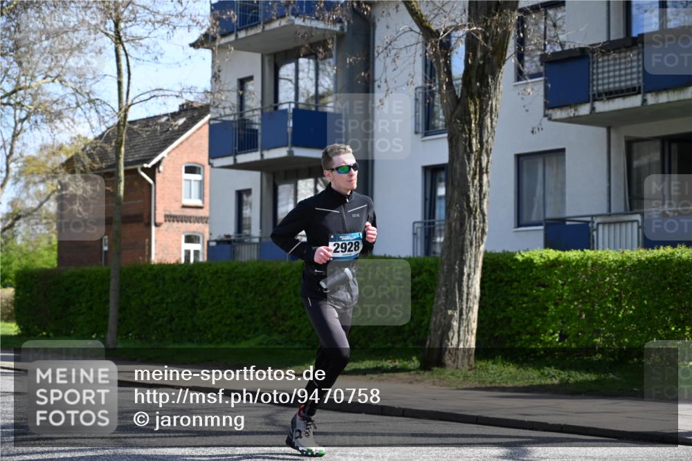 12.04.2026 - 45. Internationalen Wilhelmsburger Insellauf J. Mangold http://msf.ph/oto/9470758 12.04.2026 11:22:57 Ziel 2450, 2928, 2929, 5253, 3273, 2556, 2555, 5583 meine-sportfotos.de