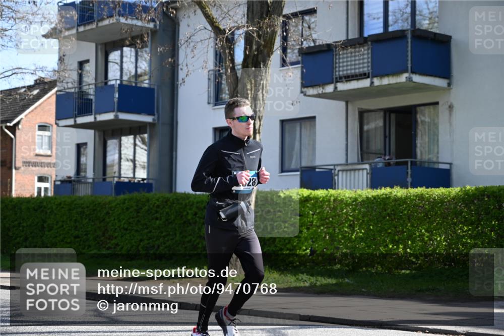 12.04.2026 - 45. Internationalen Wilhelmsburger Insellauf J. Mangold http://msf.ph/oto/9470768 12.04.2026 11:22:57 Ziel 2450, 2928, 2929, 5253, 3273, 2556, 2555, 5583 meine-sportfotos.de