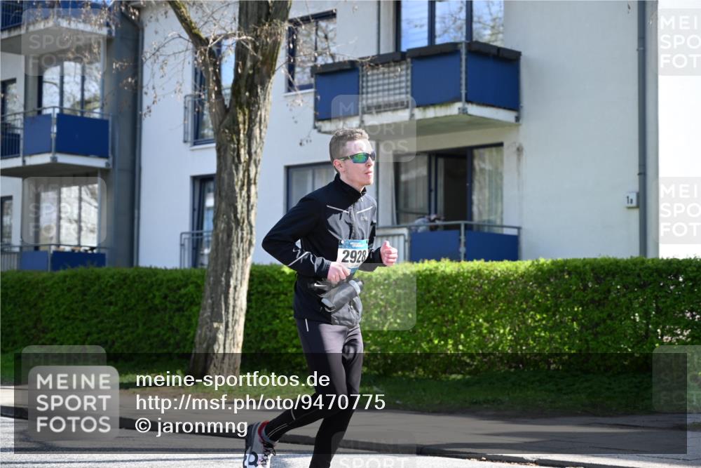 12.04.2026 - 45. Internationalen Wilhelmsburger Insellauf J. Mangold http://msf.ph/oto/9470775 12.04.2026 11:22:57 Ziel 2450, 2928, 2929, 5253, 3273, 2556, 2555, 5583 meine-sportfotos.de