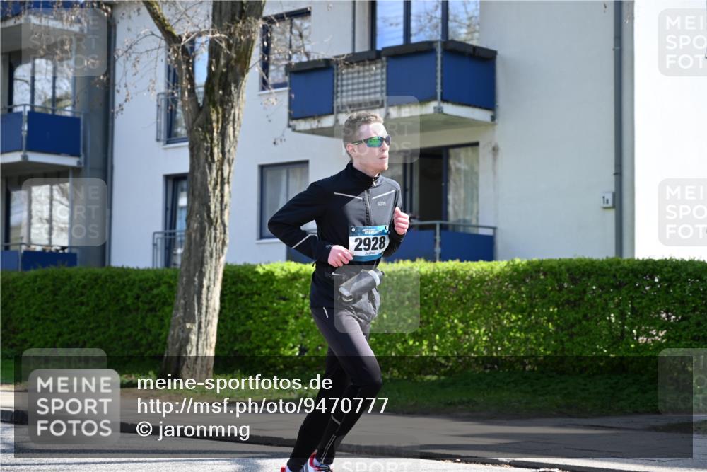 12.04.2026 - 45. Internationalen Wilhelmsburger Insellauf J. Mangold http://msf.ph/oto/9470777 12.04.2026 11:22:57 Ziel 2450, 2928, 2929, 5253, 3273, 2556, 2555, 5583 meine-sportfotos.de