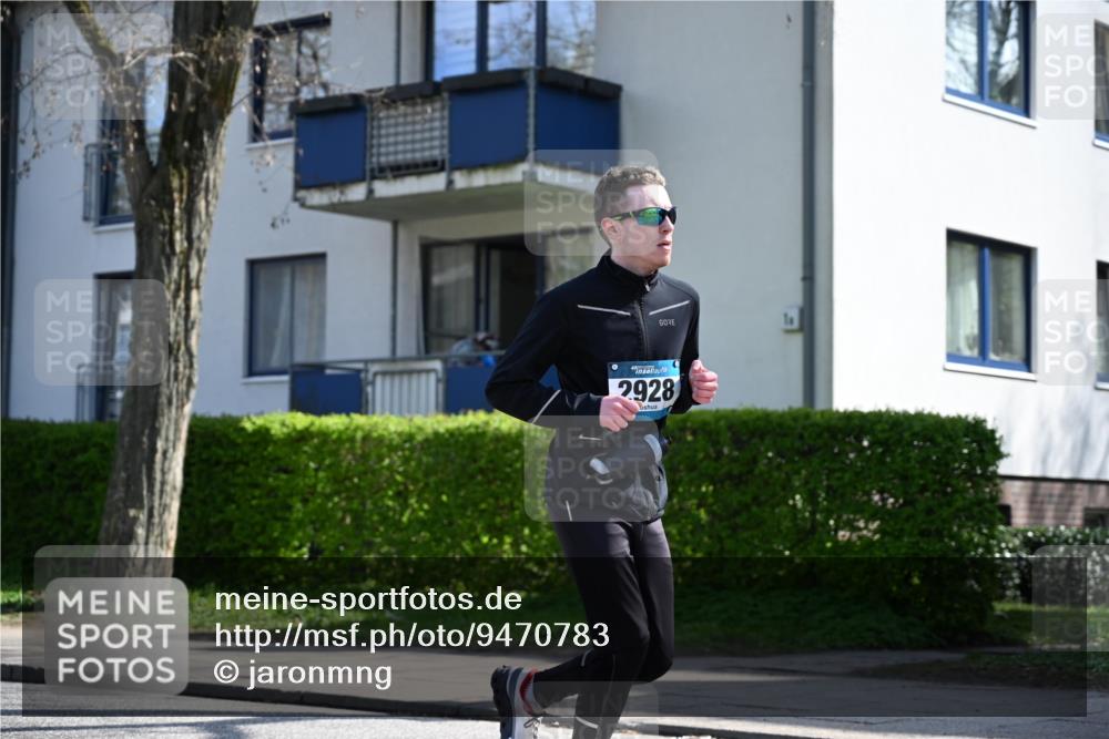 12.04.2026 - 45. Internationalen Wilhelmsburger Insellauf J. Mangold http://msf.ph/oto/9470783 12.04.2026 11:22:57 Ziel 2450, 2928, 2929, 5253, 3273, 2556, 2555, 5583 meine-sportfotos.de