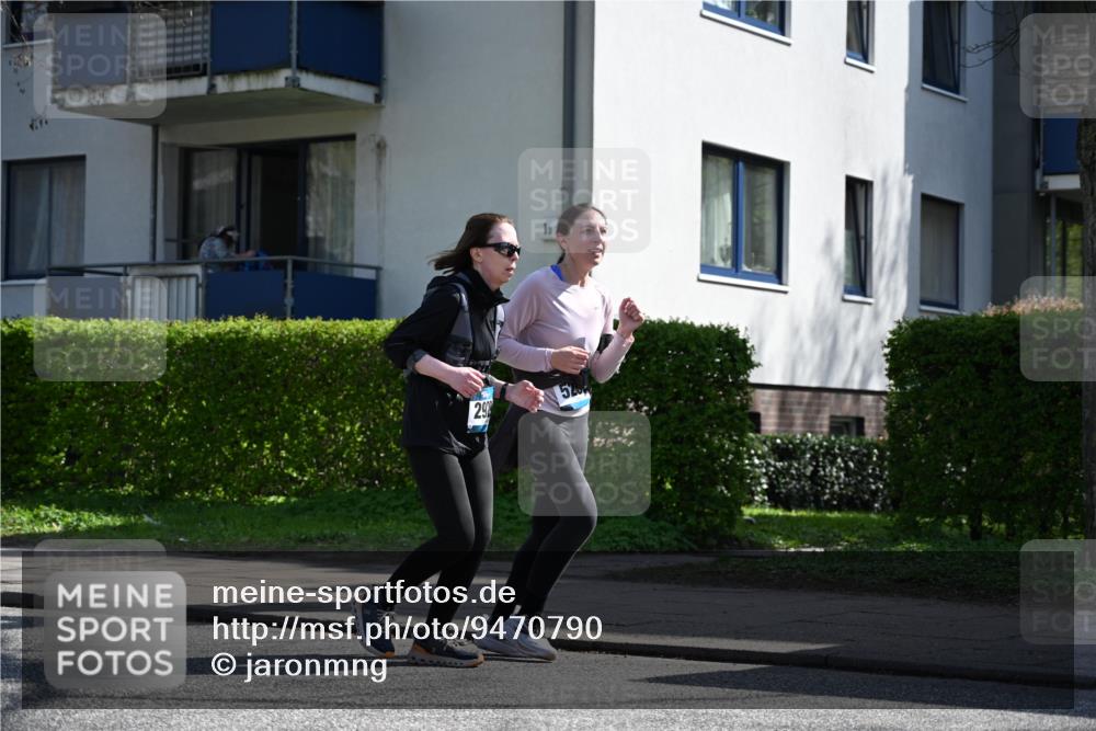 12.04.2026 - 45. Internationalen Wilhelmsburger Insellauf J. Mangold http://msf.ph/oto/9470790 12.04.2026 11:23:04 Ziel 2450, 2928, 2929, 5253, 3273, 2556, 2556, 2555, 5583 meine-sportfotos.de
