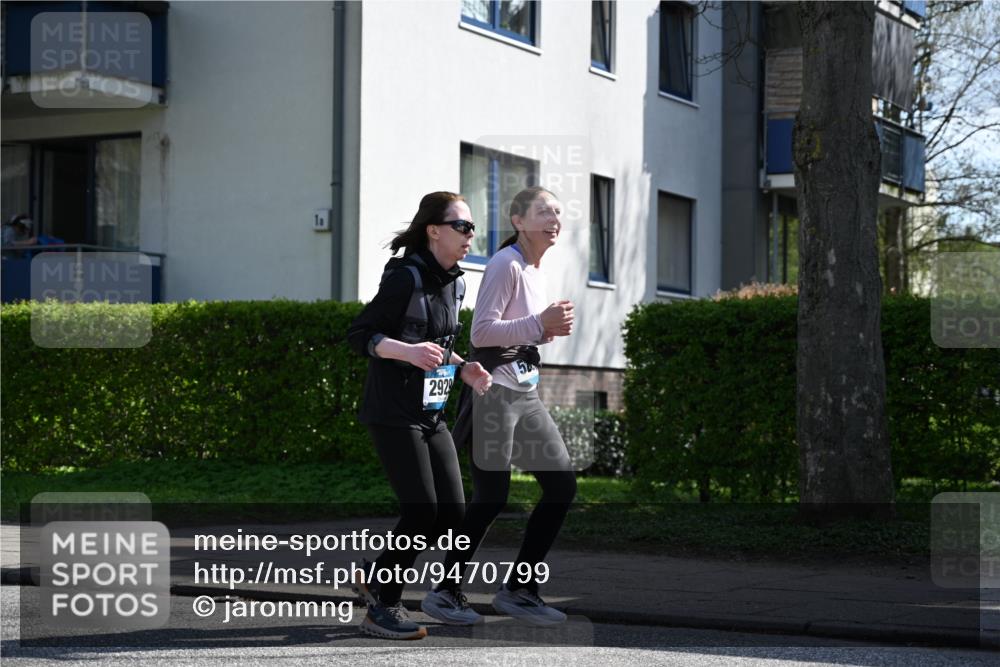 12.04.2026 - 45. Internationalen Wilhelmsburger Insellauf J. Mangold http://msf.ph/oto/9470799 12.04.2026 11:23:05 Ziel 2450, 2928, 2929, 5253, 3273, 2556, 2555, 2555, 5583 meine-sportfotos.de