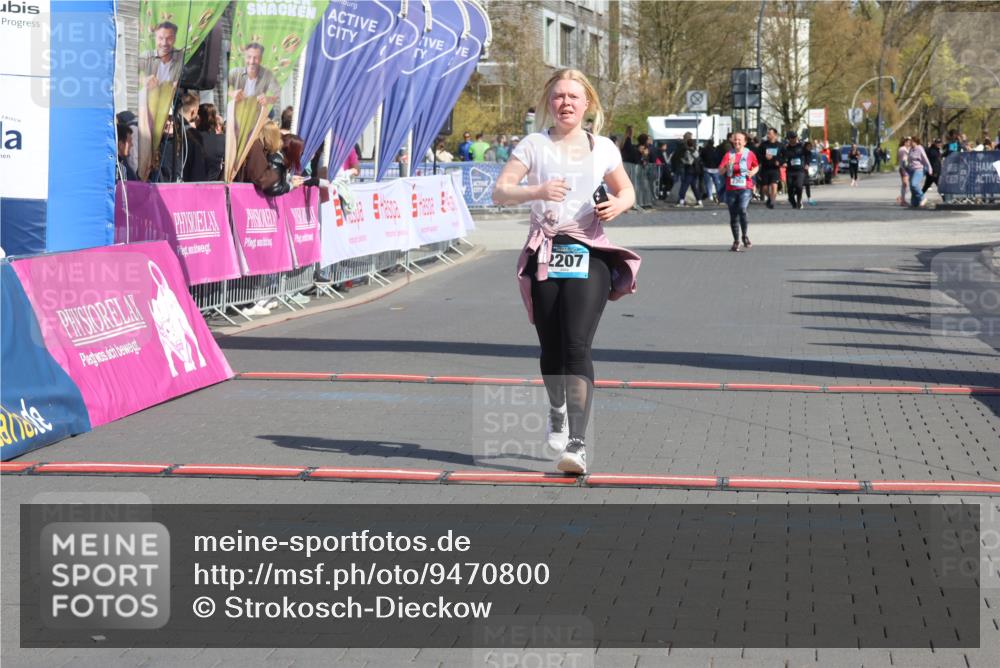 12.04.2026 - 45. Internationalen Wilhelmsburger Insellauf Strokosch-Dieckow http://msf.ph/oto/9470800 12.04.2026 11:26:34 Ziel 2207 meine-sportfotos.de