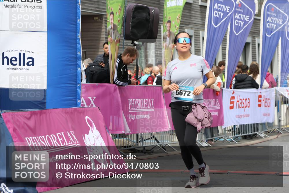 12.04.2026 - 45. Internationalen Wilhelmsburger Insellauf Strokosch-Dieckow http://msf.ph/oto/9470803 12.04.2026 13:38:04 Ziel 5672 meine-sportfotos.de