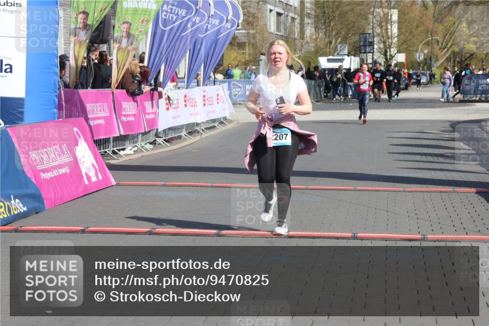 12.04.2026 - 45. Internationalen Wilhelmsburger Insellauf Strokosch-Dieckow http://msf.ph/oto/9470825 12.04.2026 11:26:35 Ziel 2207 meine-sportfotos.de