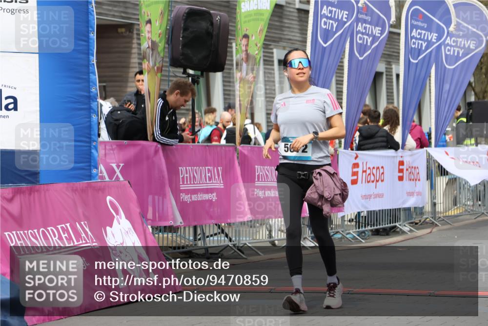 12.04.2026 - 45. Internationalen Wilhelmsburger Insellauf Strokosch-Dieckow http://msf.ph/oto/9470859 12.04.2026 13:38:04 Ziel 5672 meine-sportfotos.de