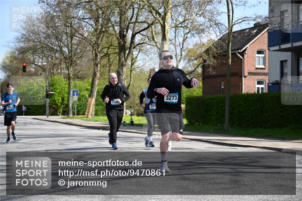 12.04.2026 - 45. Internationalen Wilhelmsburger Insellauf J. Mangold http://msf.ph/oto/9470861 12.04.2026 11:23:24 Ziel 5253, 3273, 2556, 2555, 5583 meine-sportfotos.de
