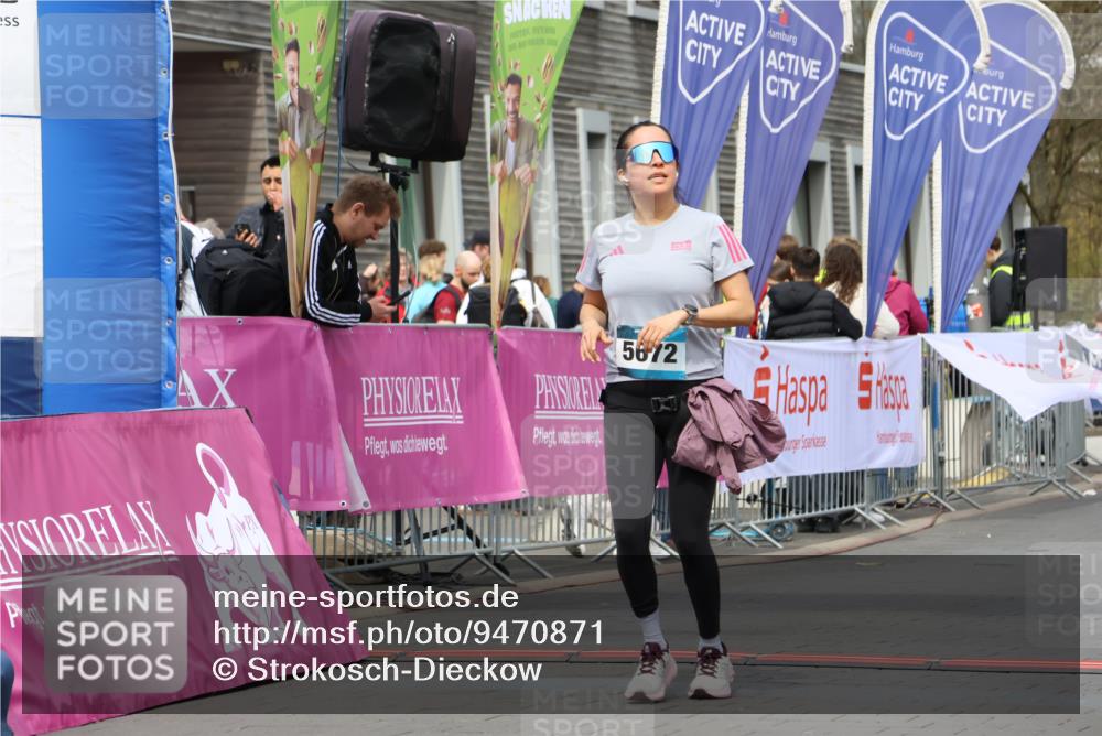 12.04.2026 - 45. Internationalen Wilhelmsburger Insellauf Strokosch-Dieckow http://msf.ph/oto/9470871 12.04.2026 13:38:04 Ziel 5672 meine-sportfotos.de