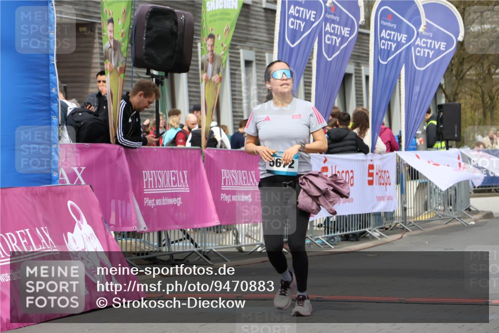 12.04.2026 - 45. Internationalen Wilhelmsburger Insellauf Strokosch-Dieckow http://msf.ph/oto/9470883 12.04.2026 13:38:04 Ziel 5672 meine-sportfotos.de