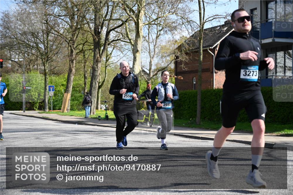 12.04.2026 - 45. Internationalen Wilhelmsburger Insellauf J. Mangold http://msf.ph/oto/9470887 12.04.2026 11:23:24 Ziel 5253, 3273, 2556, 2555, 5583 meine-sportfotos.de