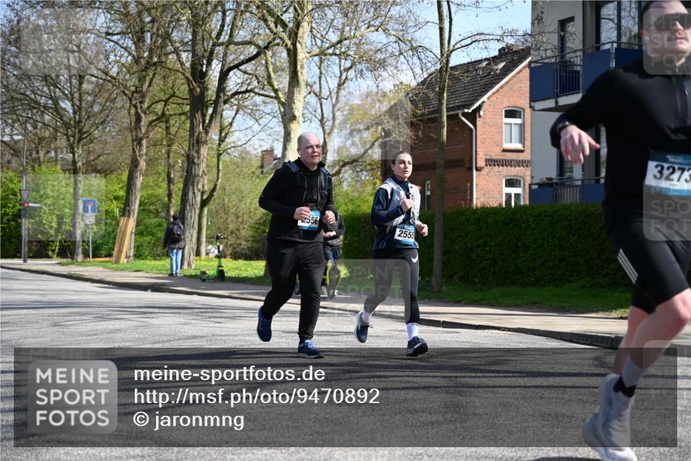 12.04.2026 - 45. Internationalen Wilhelmsburger Insellauf J. Mangold http://msf.ph/oto/9470892 12.04.2026 11:23:25 Ziel 3273, 2556, 2555, 5583 meine-sportfotos.de