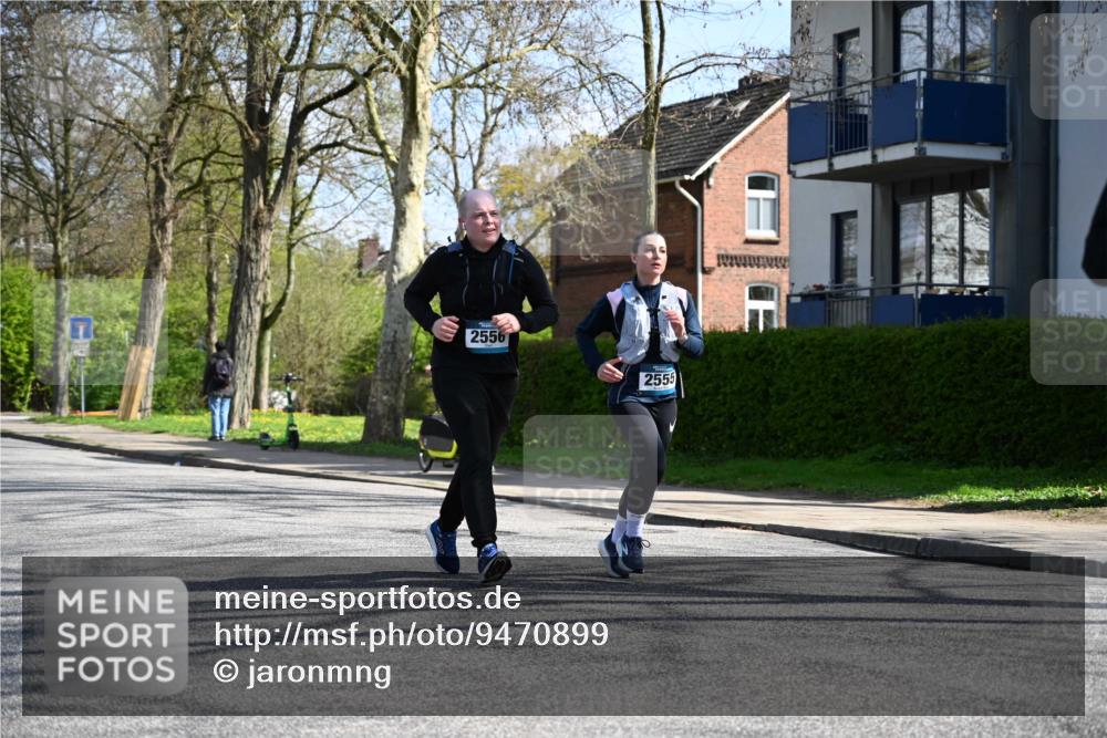 12.04.2026 - 45. Internationalen Wilhelmsburger Insellauf J. Mangold http://msf.ph/oto/9470899 12.04.2026 11:23:25 Ziel 3273, 2556, 2555, 5583 meine-sportfotos.de