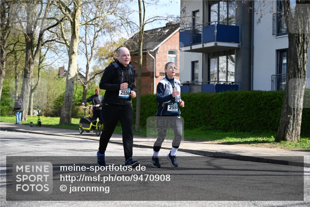 12.04.2026 - 45. Internationalen Wilhelmsburger Insellauf J. Mangold http://msf.ph/oto/9470908 12.04.2026 11:23:25 Ziel 3273, 2556, 2555, 5583 meine-sportfotos.de