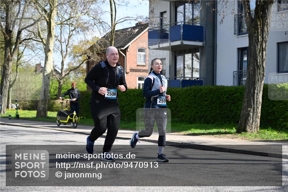 12.04.2026 - 45. Internationalen Wilhelmsburger Insellauf J. Mangold http://msf.ph/oto/9470913 12.04.2026 11:23:25 Ziel 3273, 2556, 2555, 5583 meine-sportfotos.de