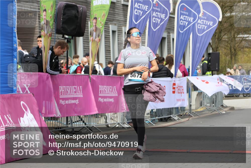 12.04.2026 - 45. Internationalen Wilhelmsburger Insellauf Strokosch-Dieckow http://msf.ph/oto/9470919 12.04.2026 13:38:04 Ziel 5672 meine-sportfotos.de