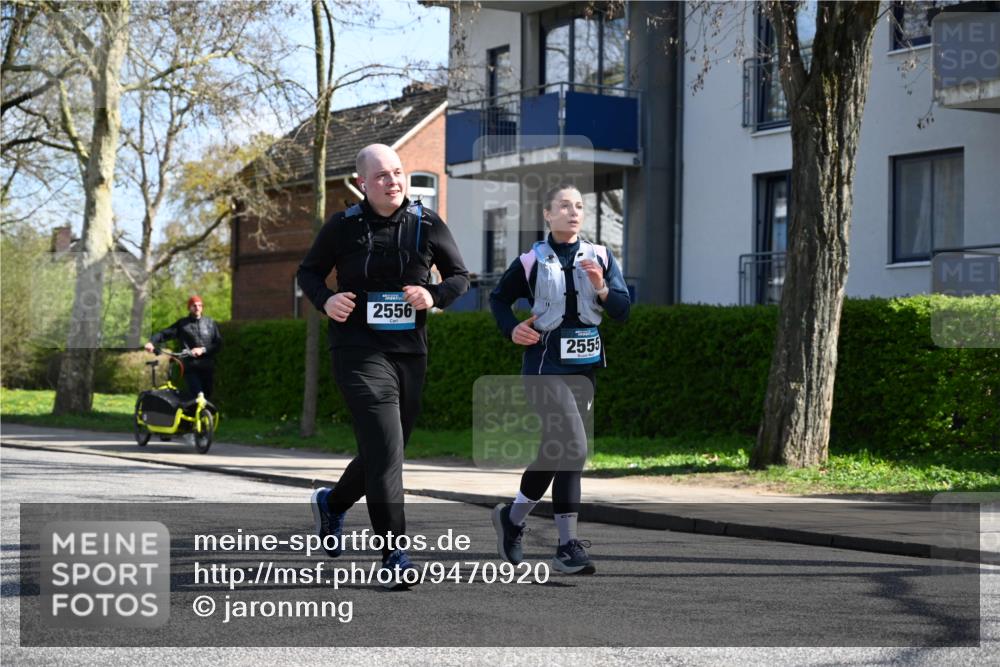 12.04.2026 - 45. Internationalen Wilhelmsburger Insellauf J. Mangold http://msf.ph/oto/9470920 12.04.2026 11:23:26 Ziel 3273, 2556, 2555, 5583 meine-sportfotos.de