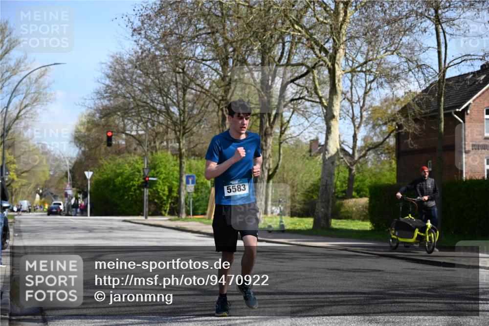 12.04.2026 - 45. Internationalen Wilhelmsburger Insellauf J. Mangold http://msf.ph/oto/9470922 12.04.2026 11:23:27 Ziel 3273, 2556, 2555, 5583 meine-sportfotos.de