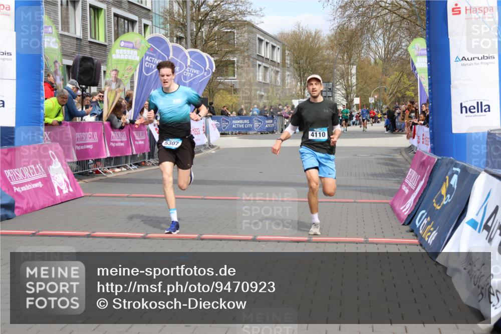 12.04.2026 - 45. Internationalen Wilhelmsburger Insellauf Strokosch-Dieckow http://msf.ph/oto/9470923 12.04.2026 12:52:01 Ziel 4110, 5307 meine-sportfotos.de