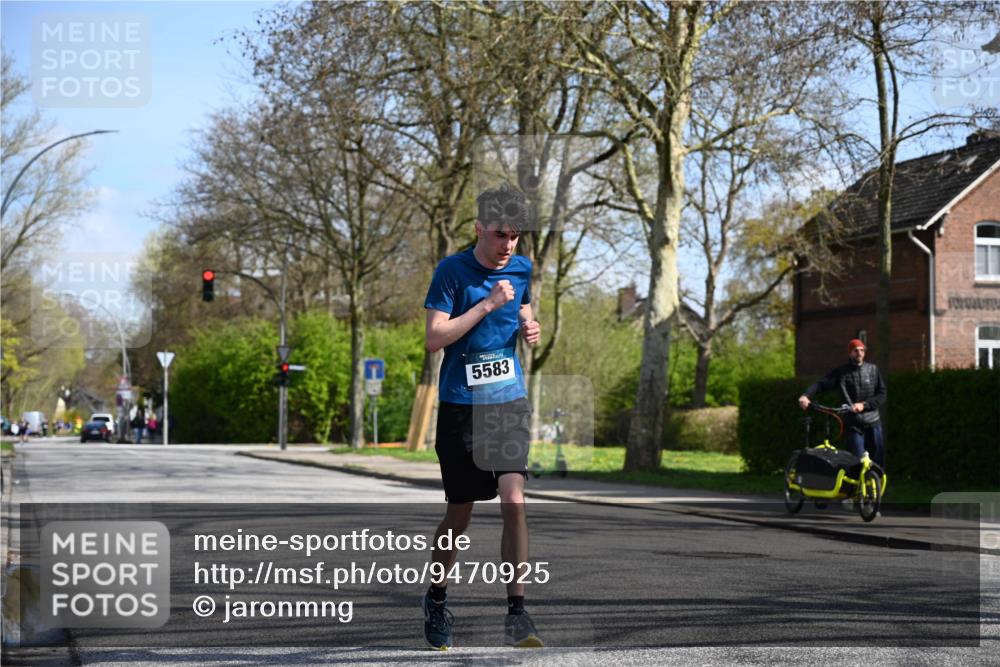 12.04.2026 - 45. Internationalen Wilhelmsburger Insellauf J. Mangold http://msf.ph/oto/9470925 12.04.2026 11:23:27 Ziel 3273, 2556, 2555, 5583 meine-sportfotos.de