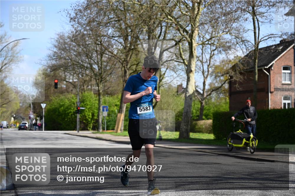12.04.2026 - 45. Internationalen Wilhelmsburger Insellauf J. Mangold http://msf.ph/oto/9470927 12.04.2026 11:23:27 Ziel 3273, 2556, 2555, 5583 meine-sportfotos.de