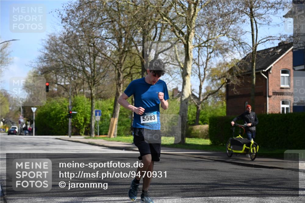 12.04.2026 - 45. Internationalen Wilhelmsburger Insellauf J. Mangold http://msf.ph/oto/9470931 12.04.2026 11:23:28 Ziel 3273, 2556, 2555, 5583 meine-sportfotos.de